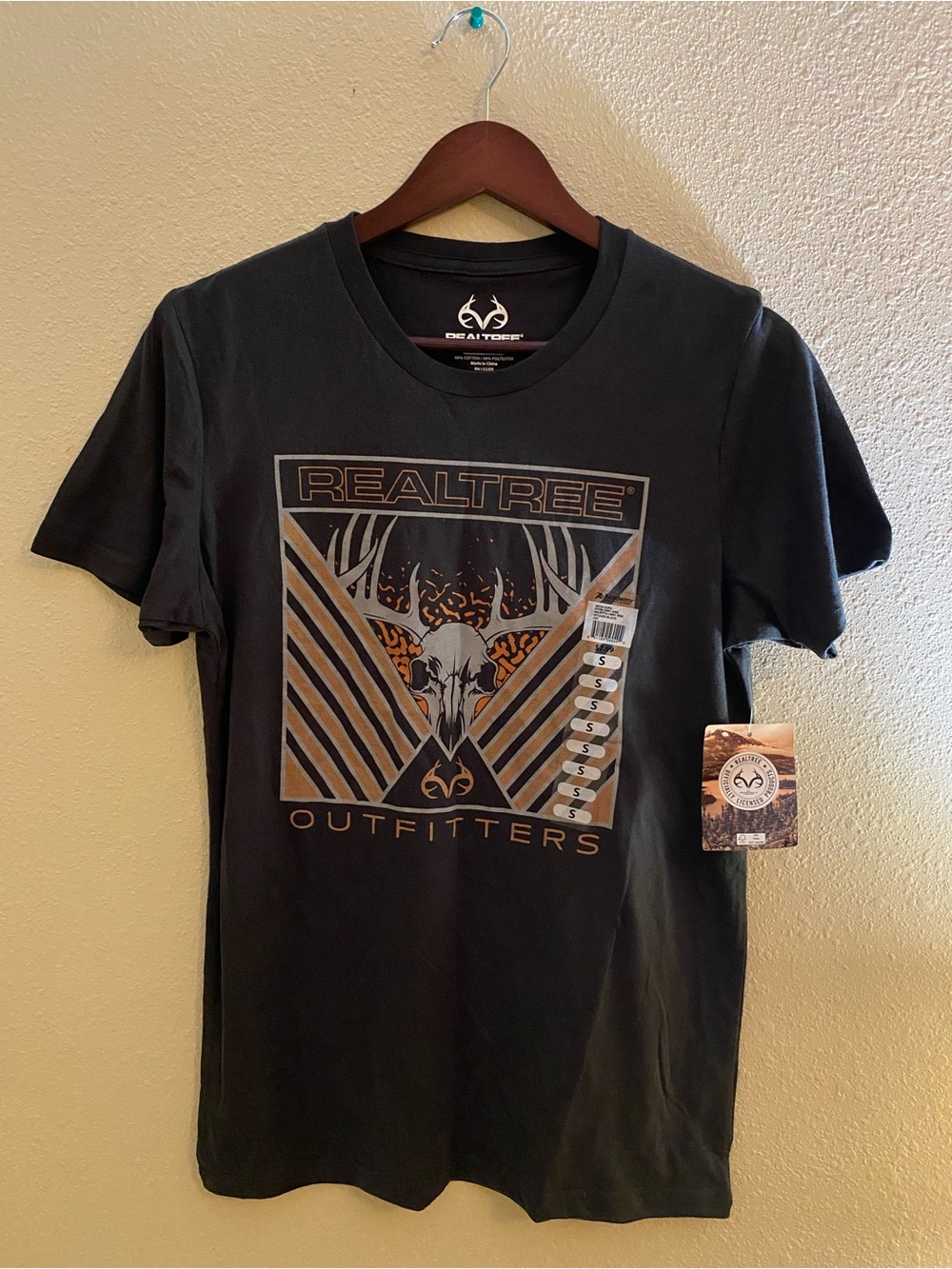 Realtree Men’s Neon Euro Graphic Tee Black Size S